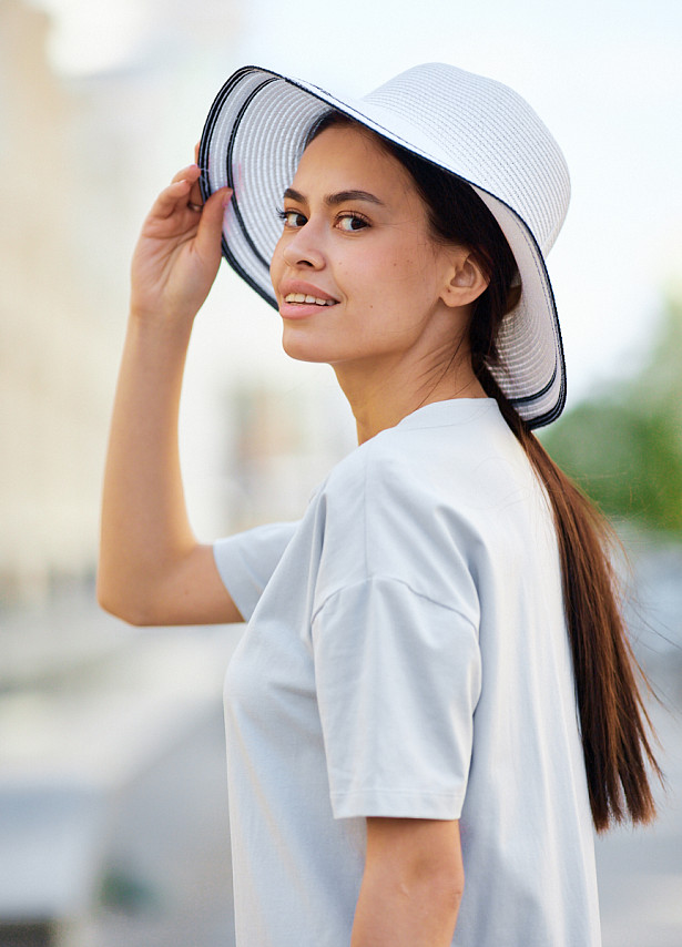 Белая широкополая шляпа Sevenext с контрастной каймой