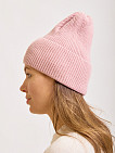 Розовая трикотажная шапка Qusto